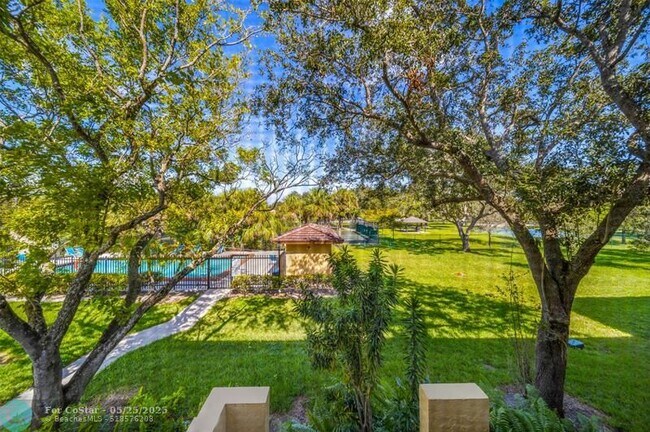 Building Photo - 2031 Coral Ridge Dr