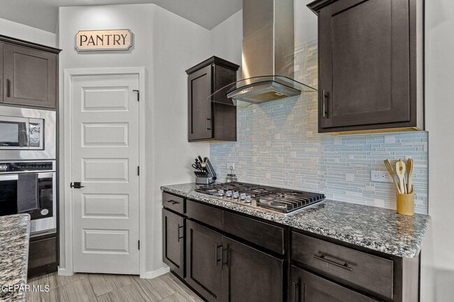 Building Photo - 840 Via Glorieta