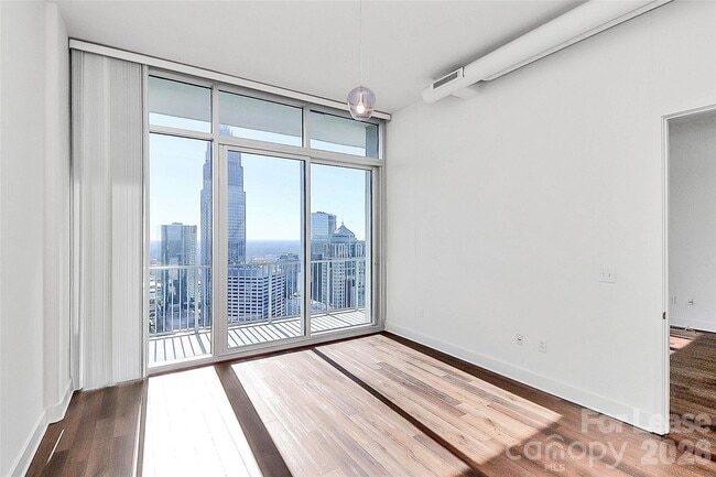 Building Photo - 215 N Pine St