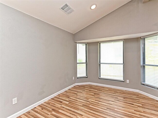 Building Photo - 4004 Jaffna Cove