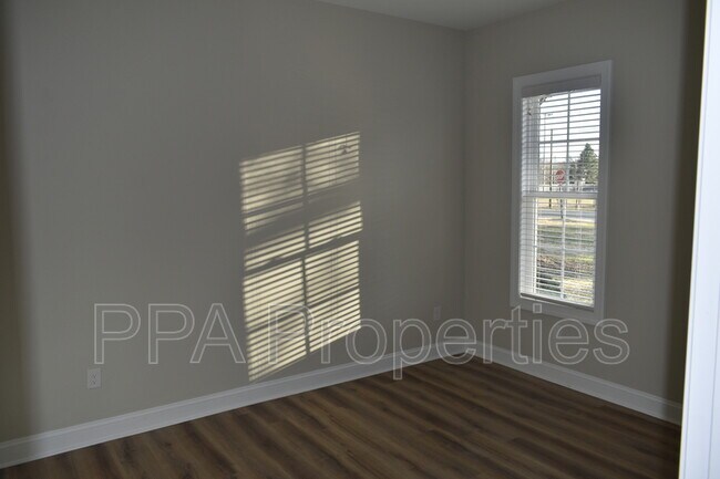 Building Photo - 306 S First St