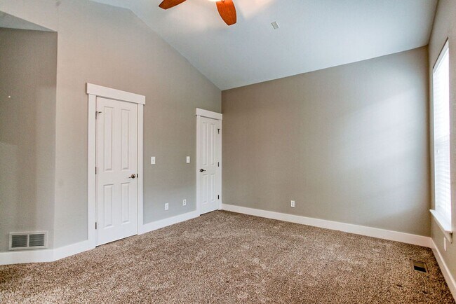 Building Photo - 2 Bedroom 2 Bath Loveland Ranch Home