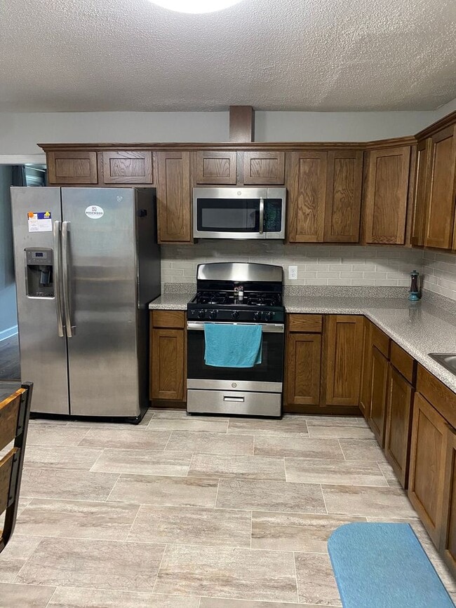 Building Photo - Spacious 3BR/2BA with Open Layout and Large Backyard