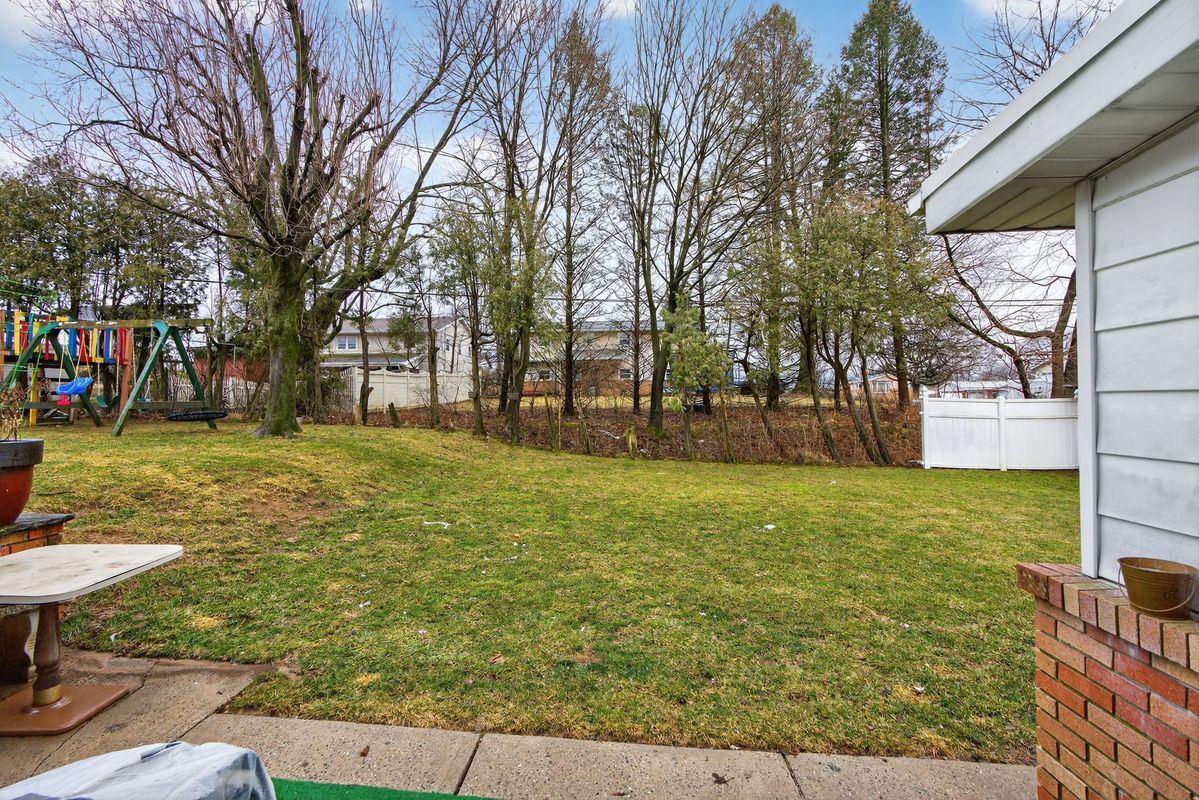 Building Photo - 602 E Lexington St