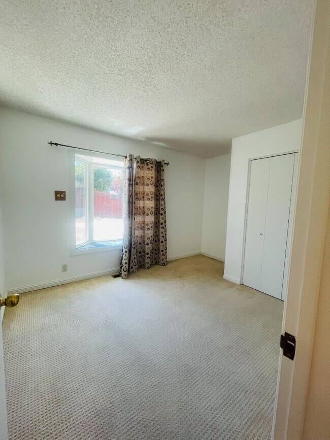 Building Photo - 1150 Stafford Dr