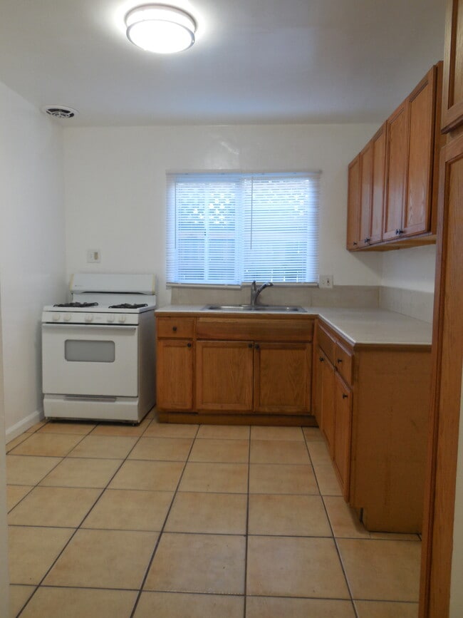 Building Photo - 437 Walnut Ave