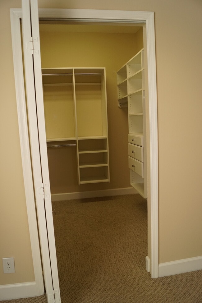 Building Photo - 2951 SW Pond Way