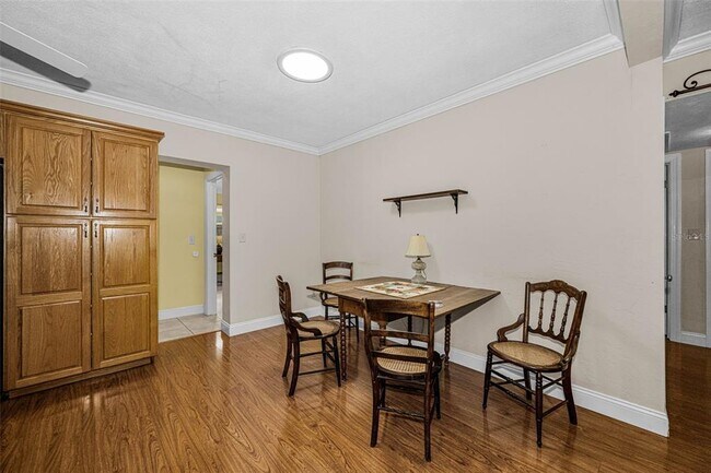 Building Photo - 253 Park Cir S