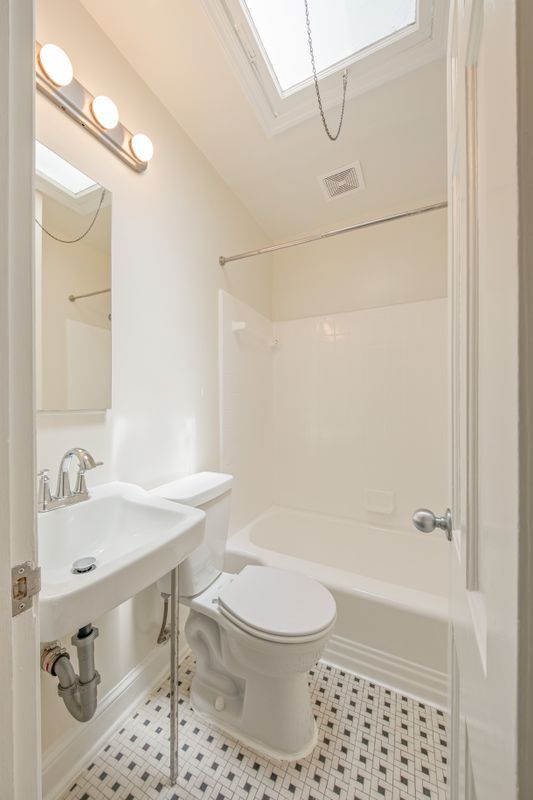 Building Photo - 14 Snows Ct NW