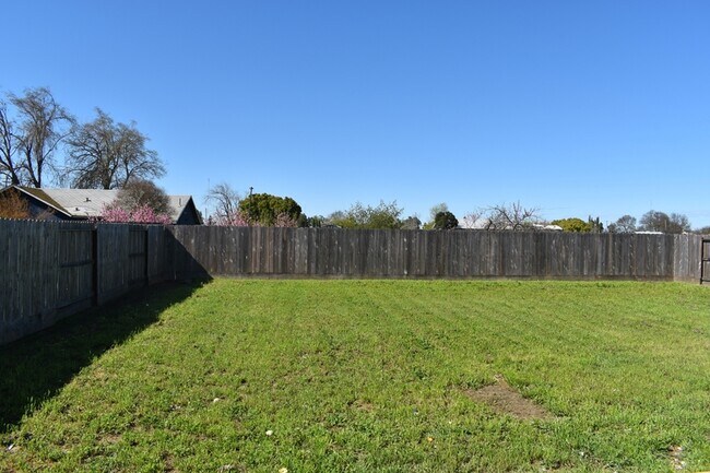 Building Photo - 31 Medieval St