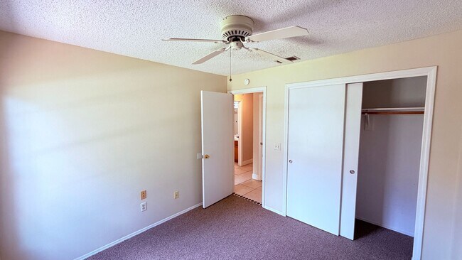 Building Photo - Bright 3/2 Home Near UCF with Vaulted Ceilings & Spacious Backyard!