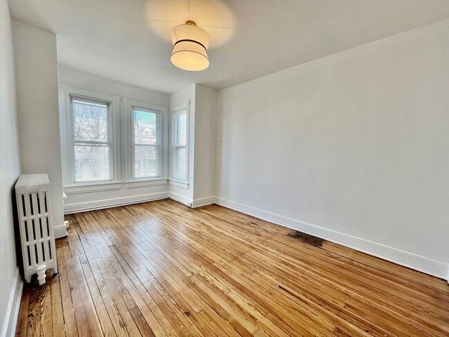 Building Photo - H Street Corridor|3 bd 1 bth Row House|High Ceilings, Bright, 1800sqft