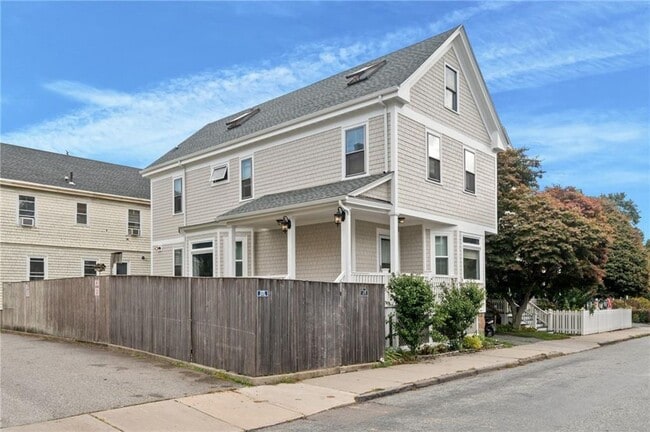 Building Photo - 28 Rhode Island Ave