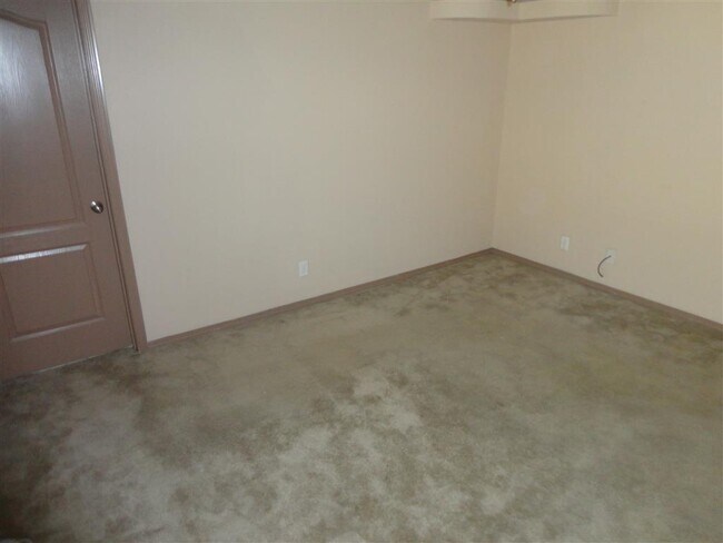 Building Photo - Impeccable Two Story Eastside Home With Re...