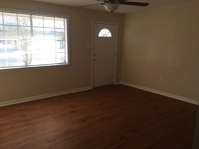 Building Photo - St. Amant 3br/2ba house for $1400