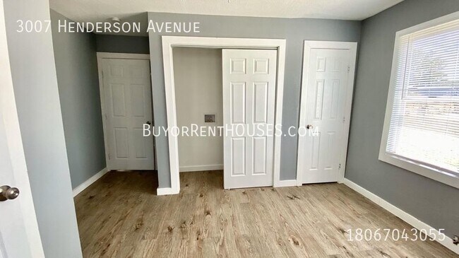 Building Photo - NEW FALL SPECIAL - Half off 1st month's re...