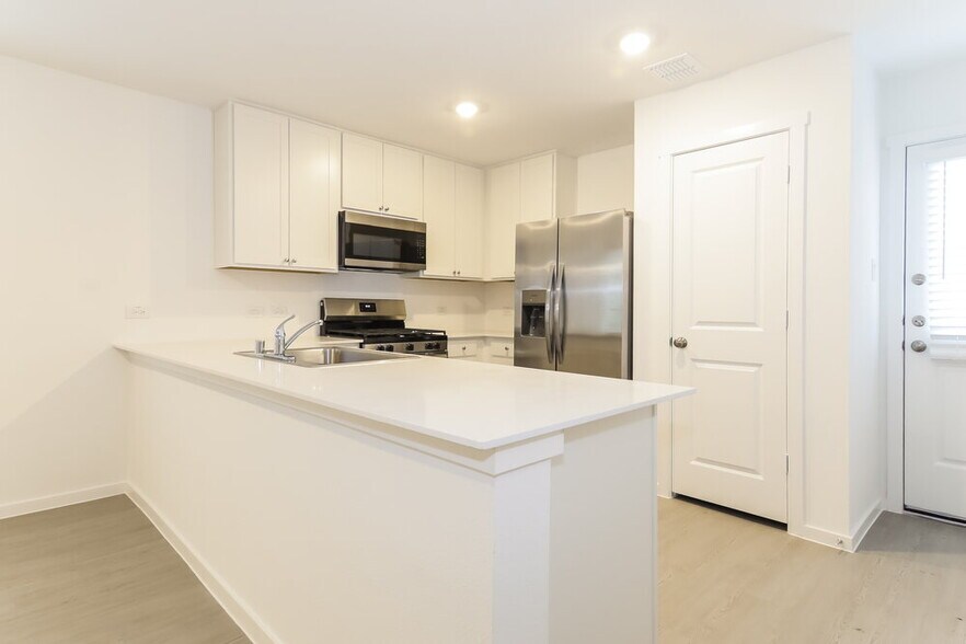 Building Photo - 1028 Calley Pear Trl