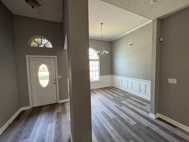 Building Photo - 402 Wilmington Dr