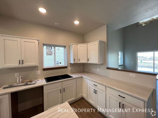 Building Photo - 6160 S Alki Pl