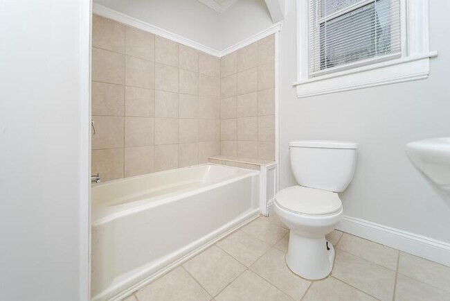 Building Photo - 11 Mann Ave