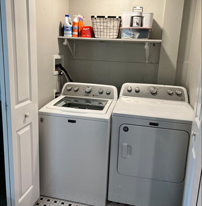 Building Photo - 2633 Fillmore St