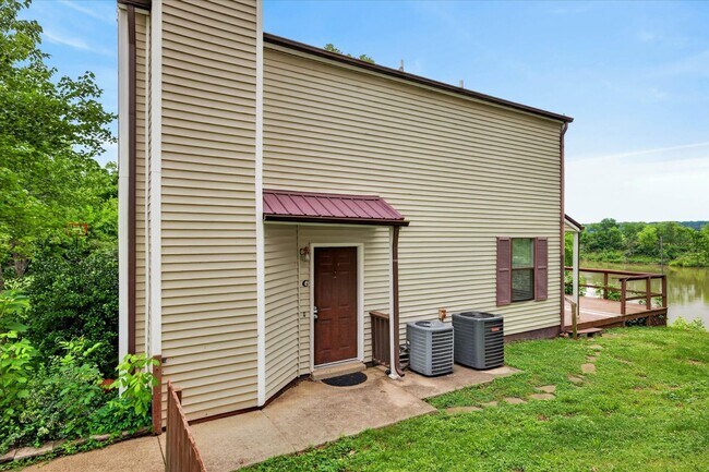 Building Photo - 921 Kingsbury Dr