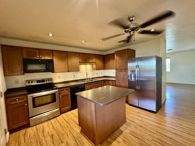 Building Photo - 4 bedroom 2 bath with W/D $1000 off September rent!!