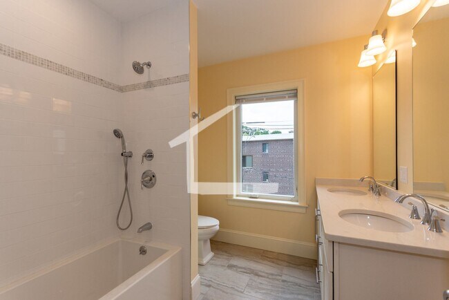 Building Photo - 118 Tremont St