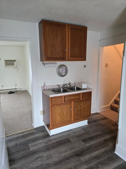 Building Photo - 414 W Council St