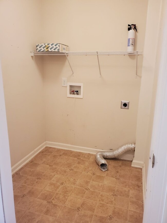 Building Photo - BEAUTIFUL 3 BEDROOM HOME!