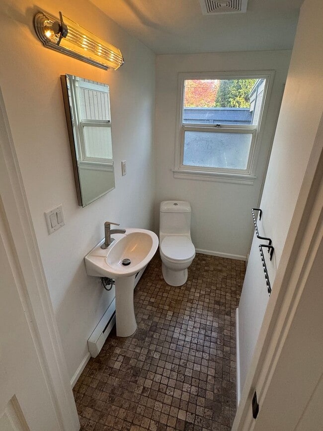 Building Photo - 2 Bedroom House in SE Eugene