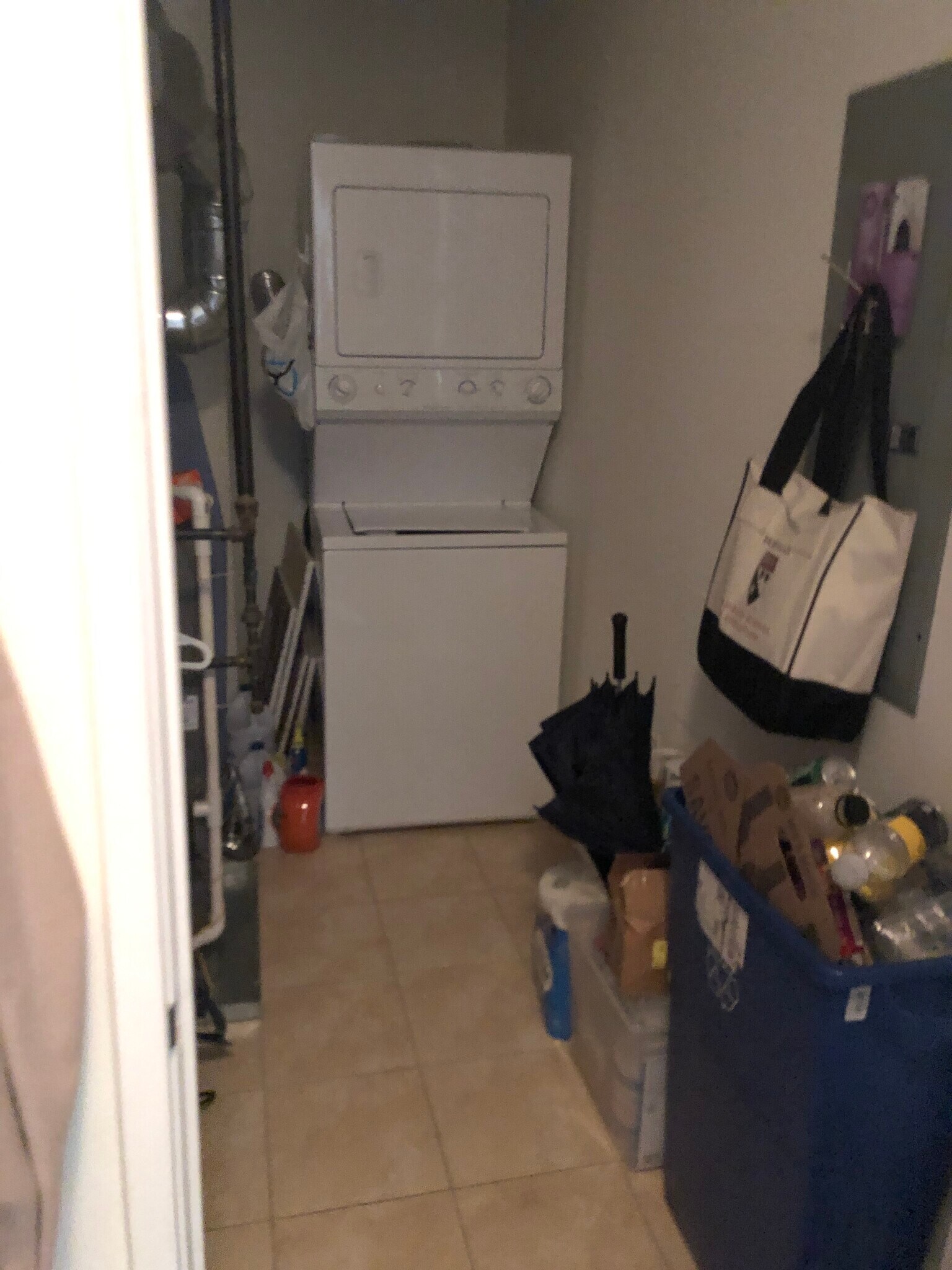 Building Photo - 1624 W Division St