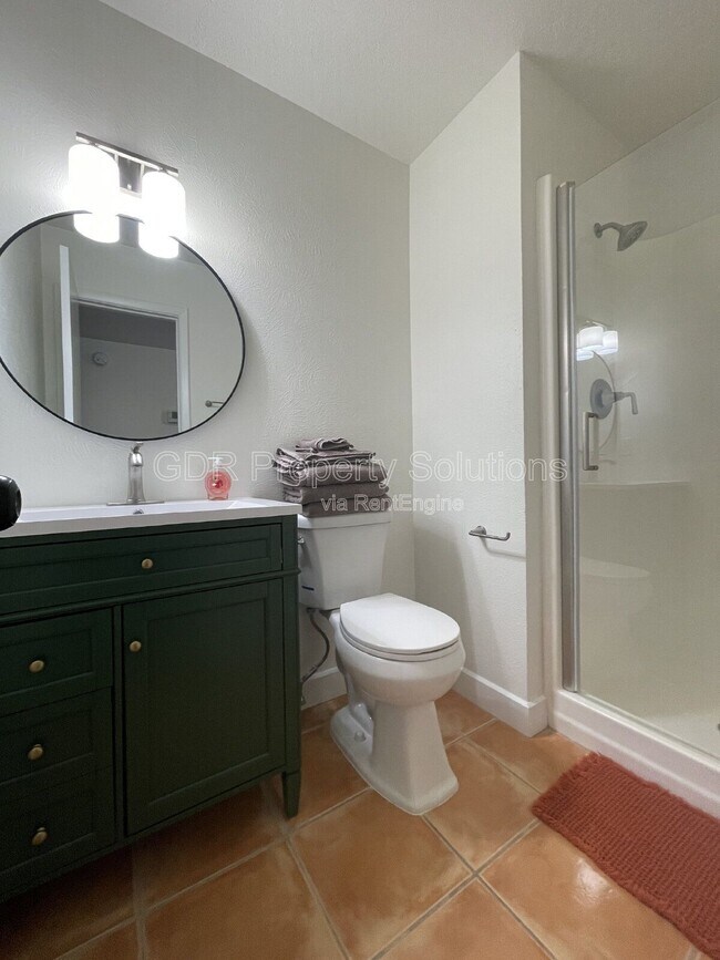 Building Photo - 520 Ortiz Dr NE