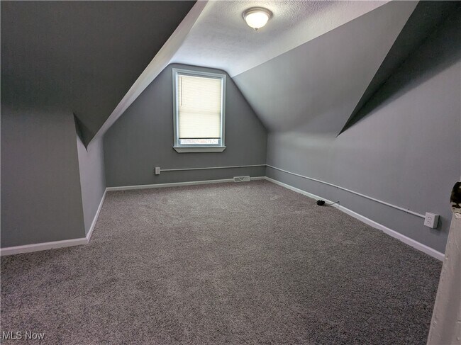 Building Photo - 16401 Home Ave