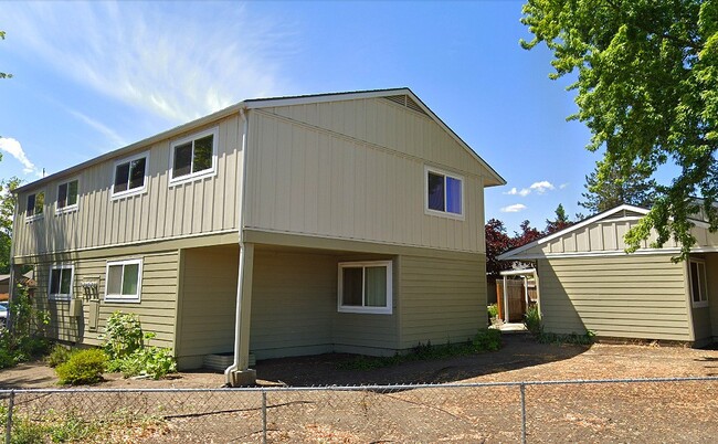 Building Photo - 233 Eva Way