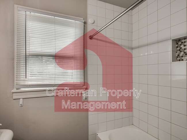 Building Photo - 2926 NW 72nd St