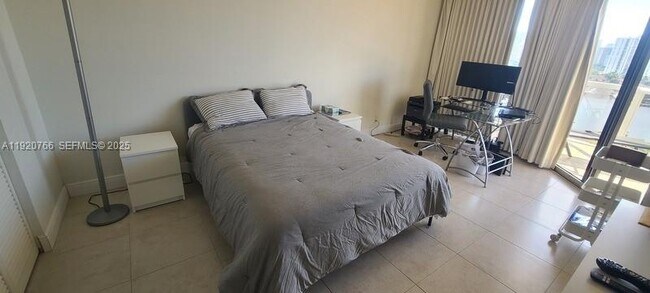 Building Photo - 3600 Yacht Club Dr