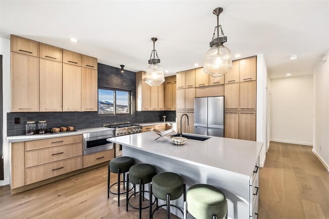 Building Photo - Fully Remodeled 4 bedroom Home in Hamilton Creek