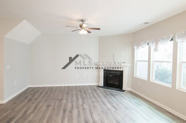 Building Photo - 425 Great Eno Path