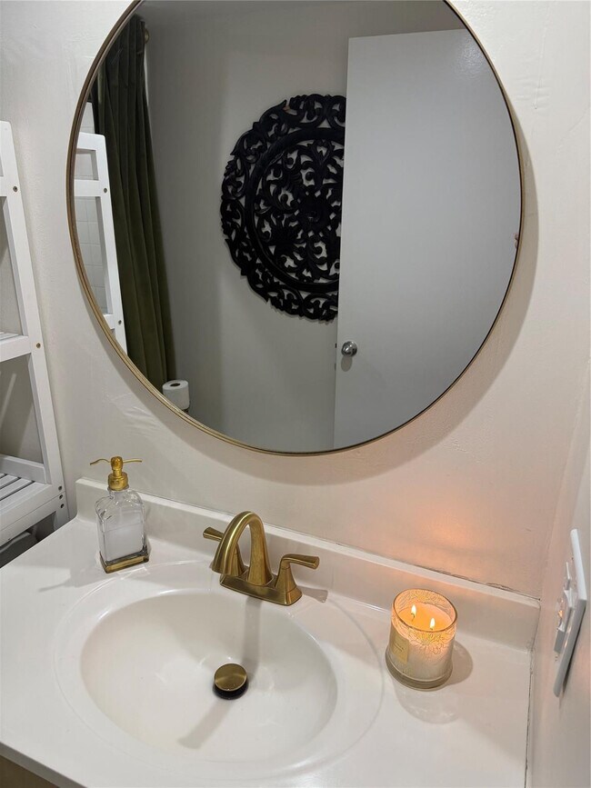 Building Photo - 15126 Ashland St