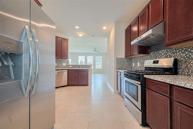 Building Photo - 18402 Each Elm Way