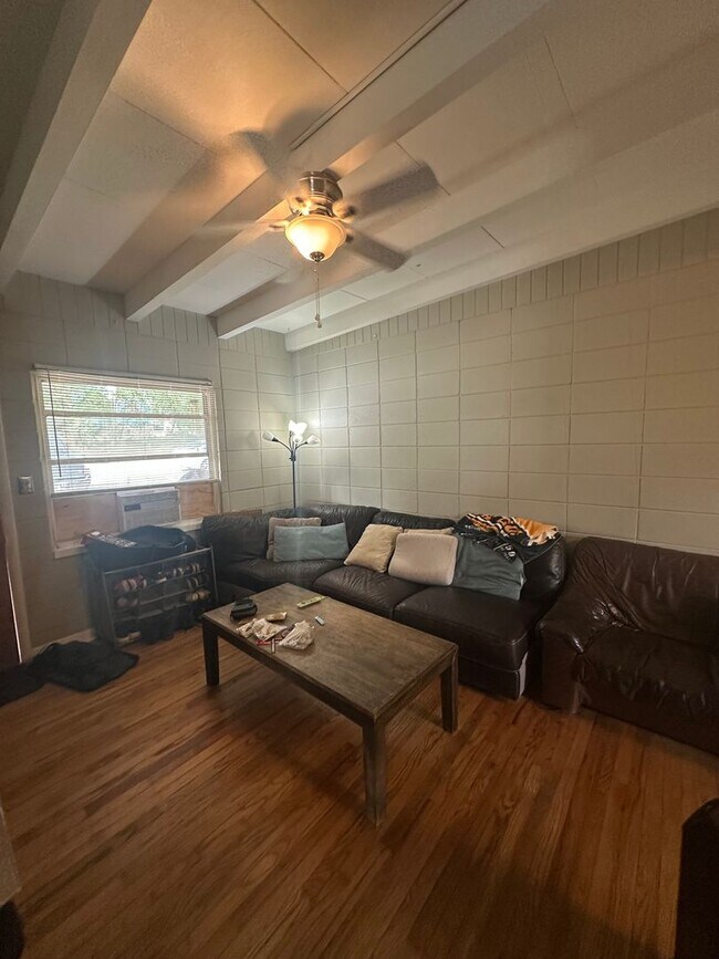 Building Photo - 717 Edgewood St