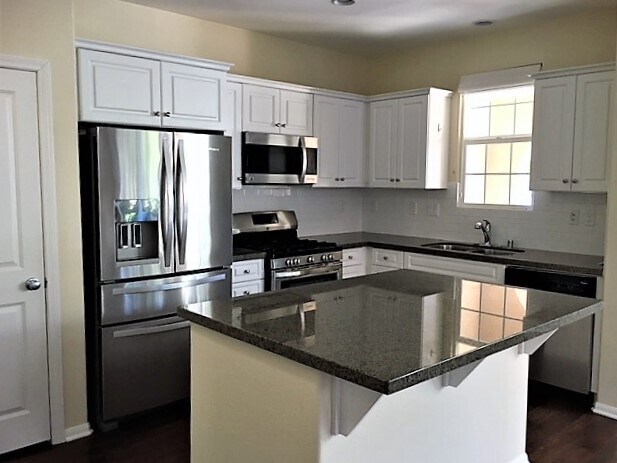 Building Photo - 4 bed 3 bath home in the heart of Simi Val...