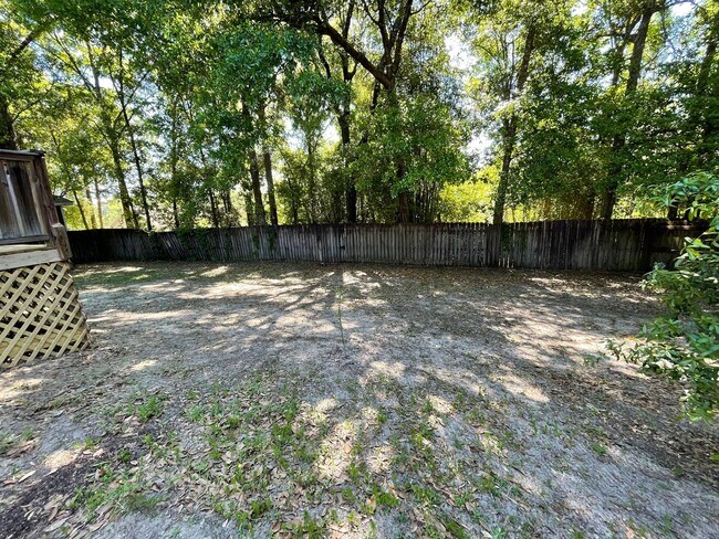 Building Photo - 4615 Gladstone Dr