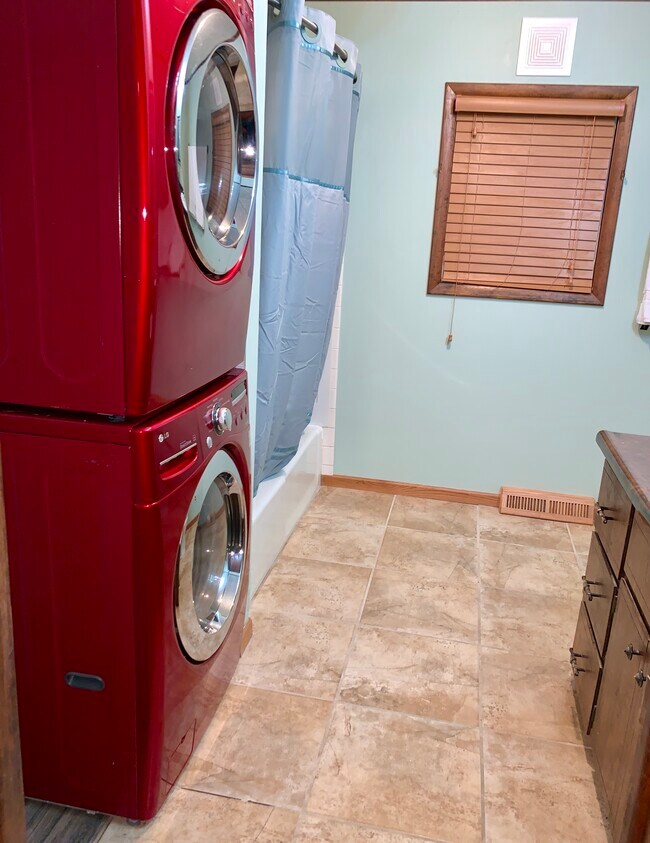 Building Photo - 1130 E Garfield St