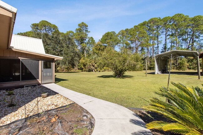 Building Photo - Peaceful Country Living Close to Everything