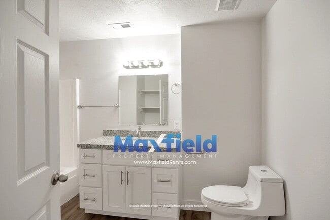 Building Photo - Upstairs Unit - St George - Near Costco and Home Depot Available Now - 3 BD 2 BA 2 GAR