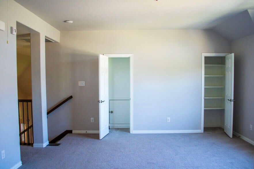 Building Photo - 1421 Baynes Dr