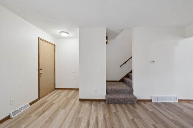 Building Photo - 5427-5433 Glenridge