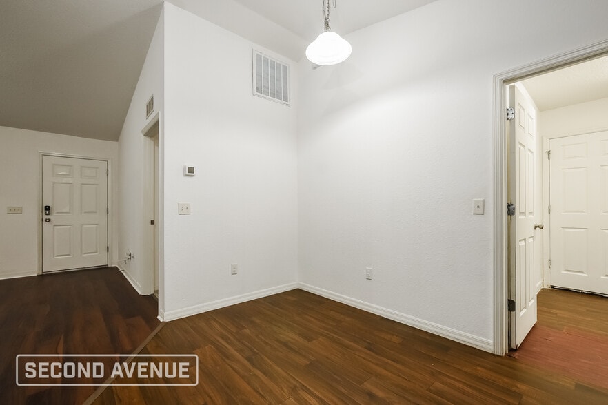 Building Photo - 5920 NW 65th Pl